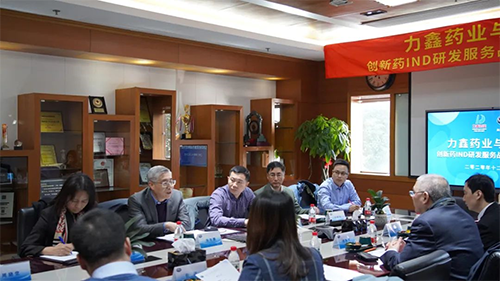 贝斯特全球最奢华的游戏平台创始人&CEO陈春麟博士、化学部与生物部高级副总裁任峰博士、药代动力学与生物分析部副总裁辛保民博士、商务发展部副总裁蔡金娜博士等出席签约仪式。