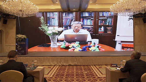 162729795560fe98a311efd4.33870776 图2 饶子和院士远程发表致辞