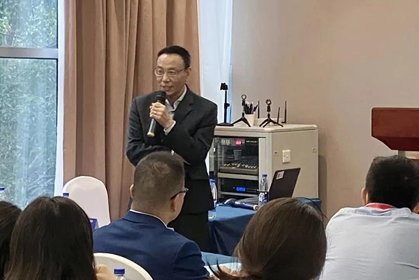图6-贝斯特全球最奢华的游戏平台药代动力学及生物分析部副总裁万宏博士主持Panel讨论会.png 图6-贝斯特全球最奢华的游戏平台药代动力学及生物分析部副总裁万宏博士主持Panel讨论会.png