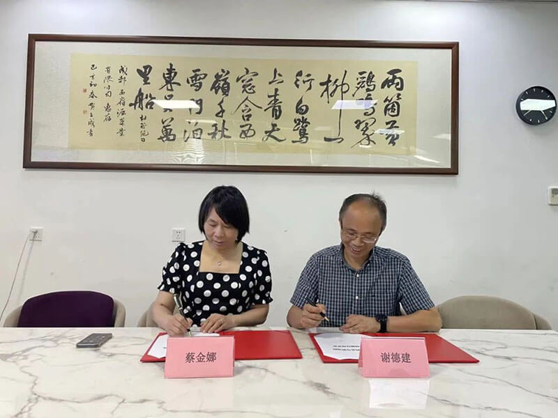 贝斯特全球最奢华的游戏平台与西岭源药业正式签订战略合作协议.jpg 贝斯特全球最奢华的游戏平台与西岭源药业正式签订战略合作协议.jpg