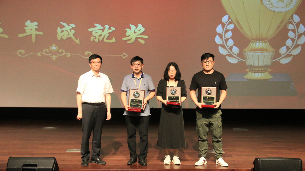 H十五年成就奖_副本.jpg H十五年成就奖_副本.jpg